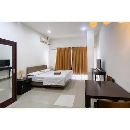 Curves Residence Mitra Reddoorz-2